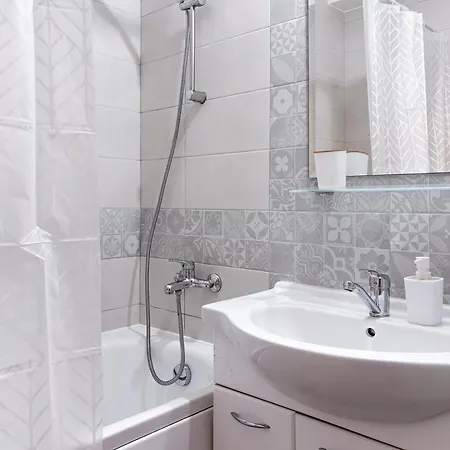 Apartament Lovely Near The Center *